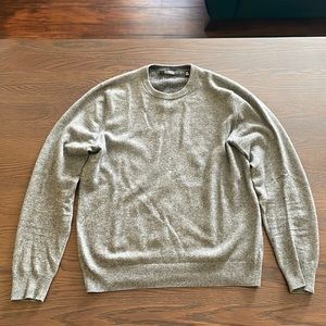 Cashmere grey crew neck sweater